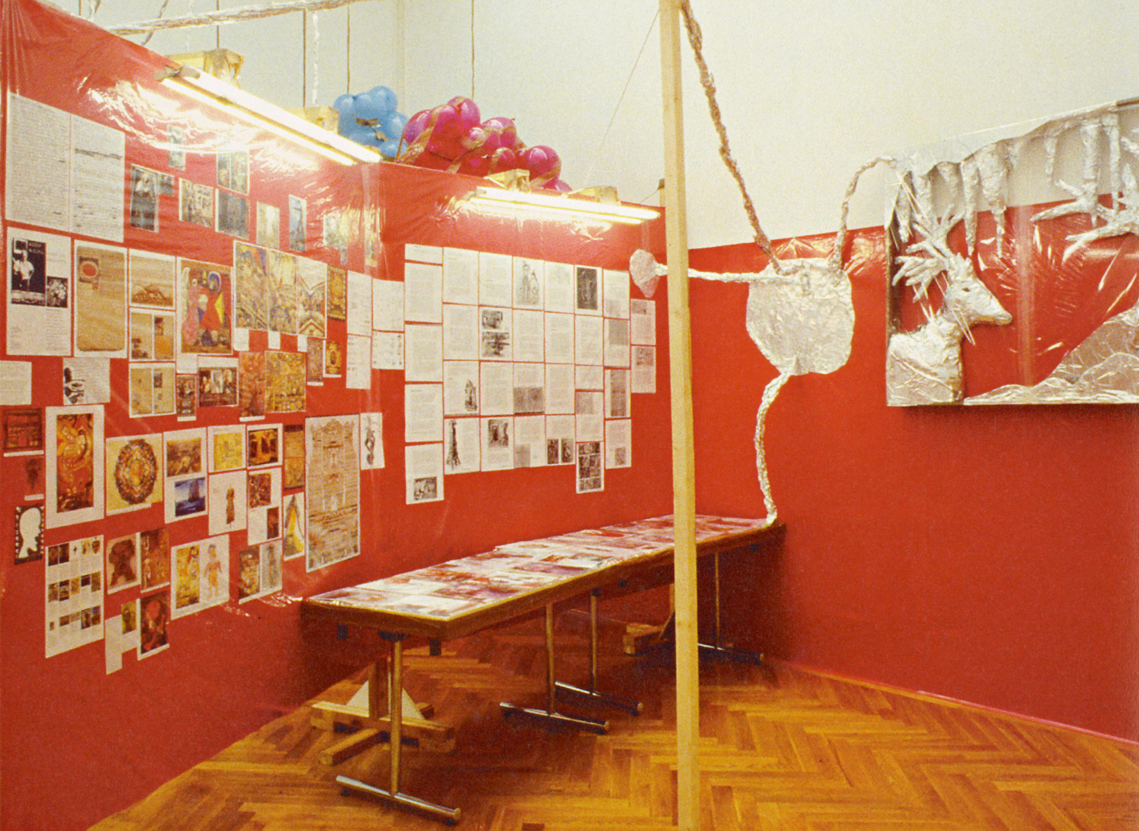 Thomas Hirschhorn, Swiss Army Knife, 1998