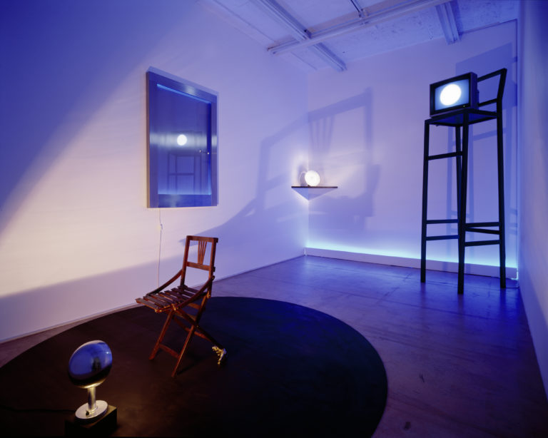 Silvie et Chérif Defraoui , La nuit, les chambres sont plus grandes (At Night, Bedrooms Are Bigger), 1987