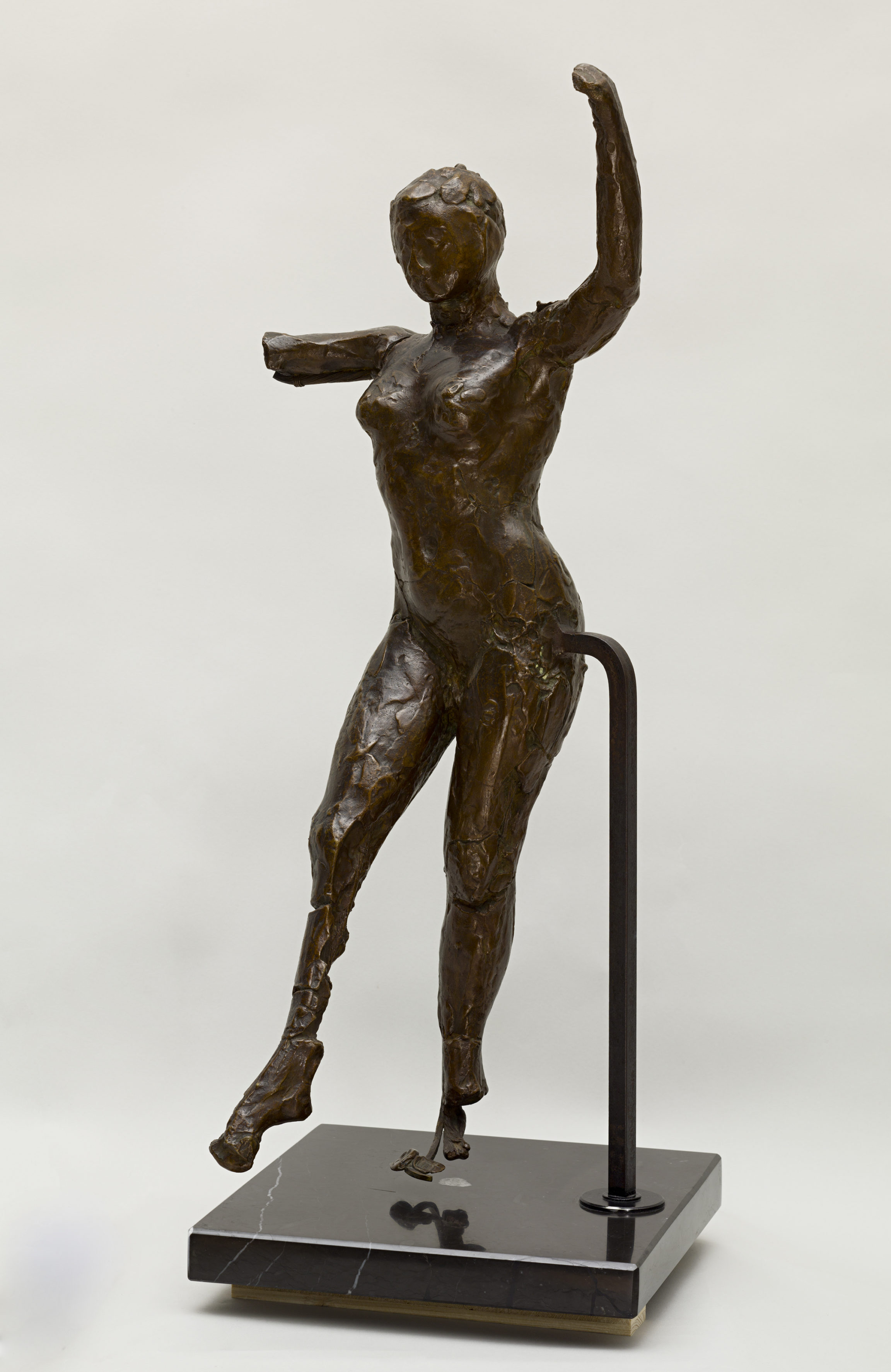 Danseuse s'avançant, les bras levés, jambe droite en avant (deuxième étude)  (Dancer Stepping Forward, her Arms Raised, Right Leg Forward [second  study]) - Musée cantonal des Beaux-Arts